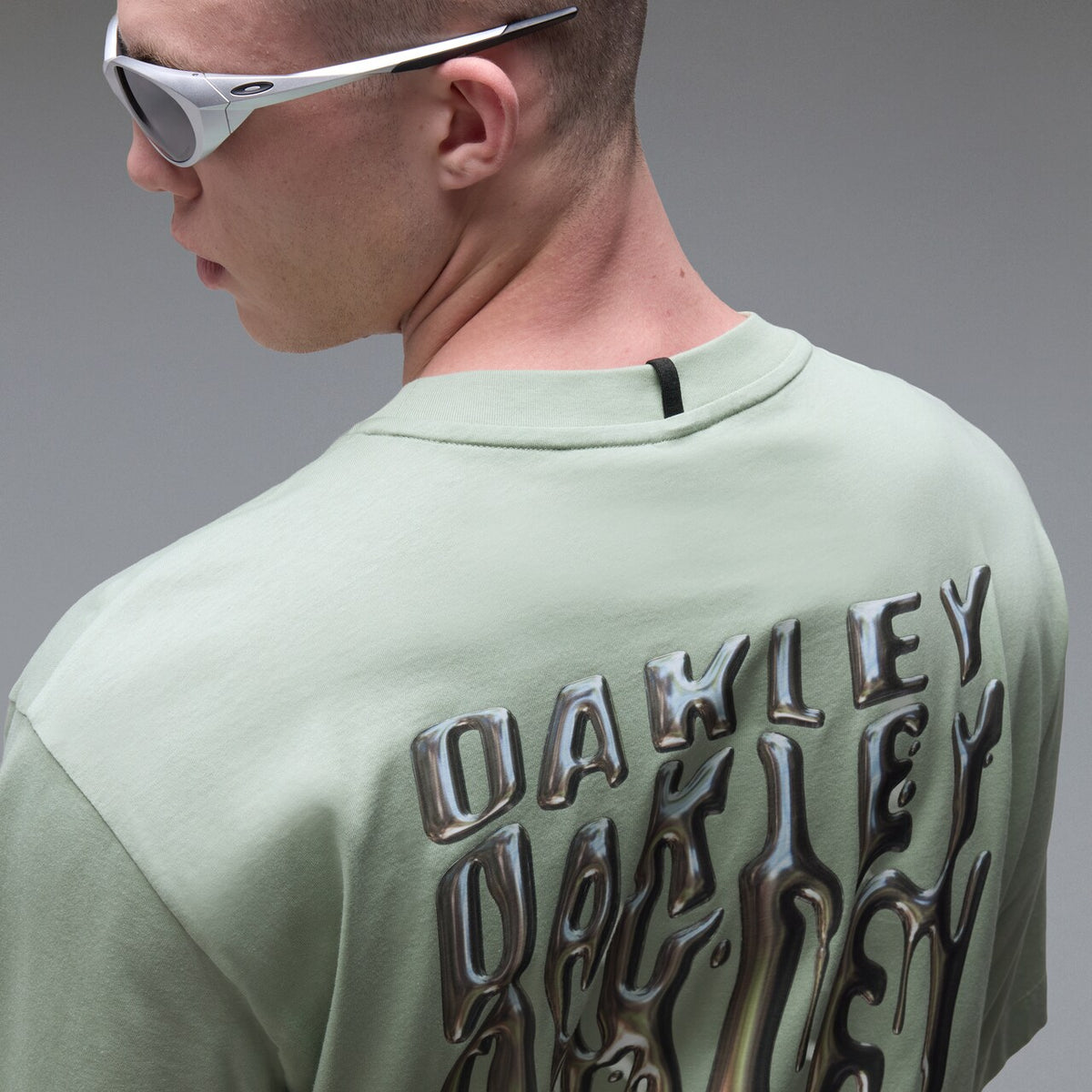 T-Shirt Stacked Metal