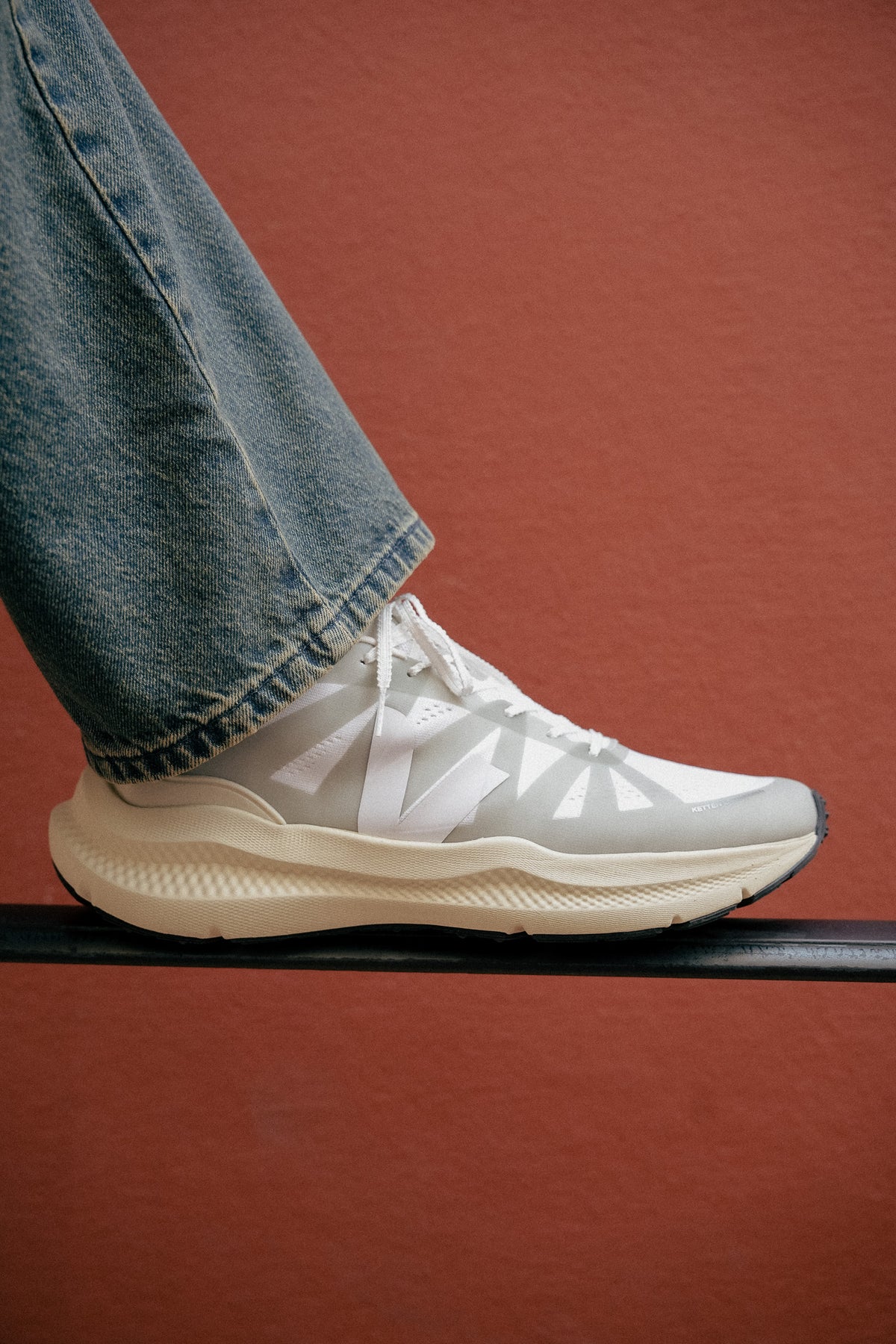 Condor 3 Adv Enmesh White